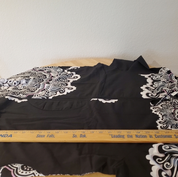 Metropolitan Black Pink Zippered All Over Patterned Lightweight Plus Size Jacket - Picture 3 of 11